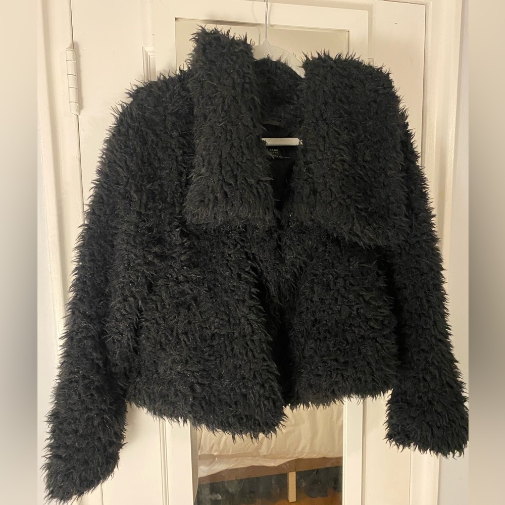 Women’s black fluffy jacket